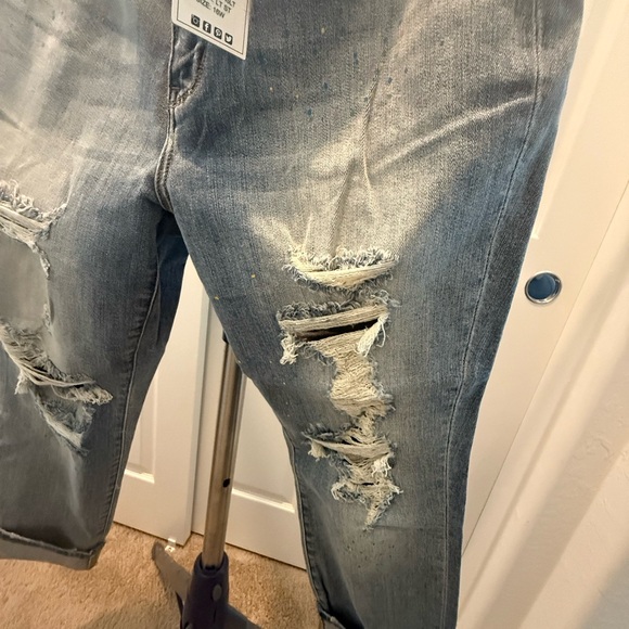 Judy Blue Women's Boyfriend Fit Distressed Denim - Picture 6 of 8